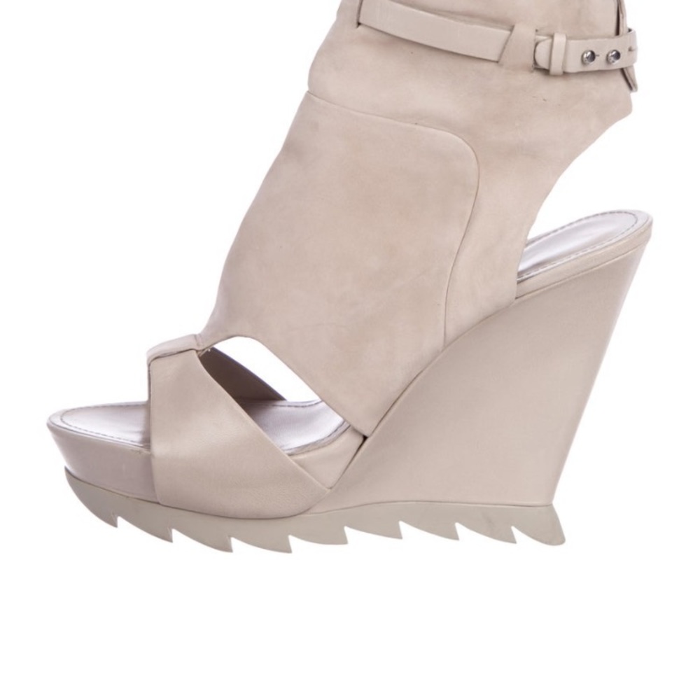 Shoes - Picture 3 of 7